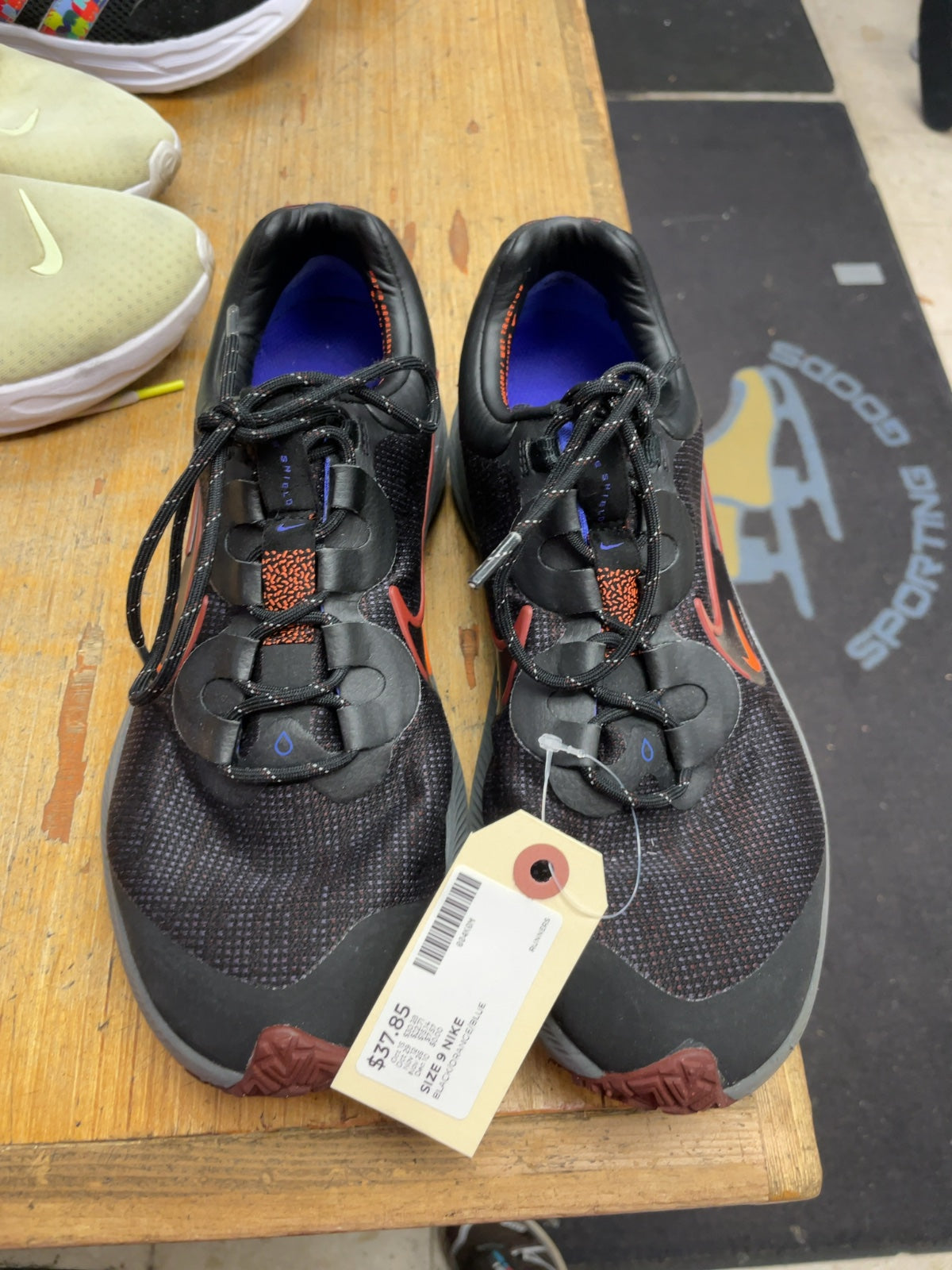 Nike Air Zoom Pegasus 37 Shield Size 9