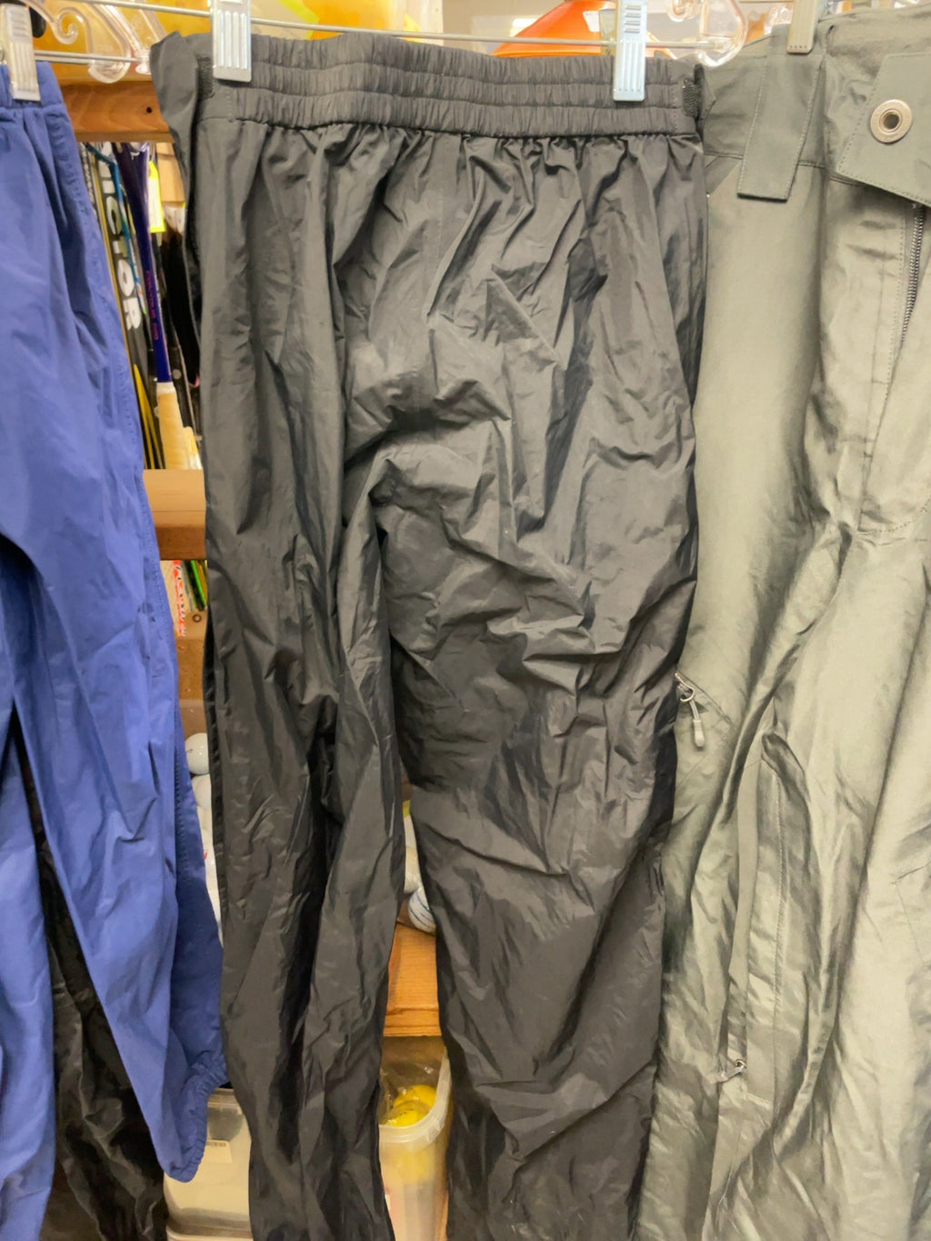 MEC Rain Pants Size Small Black