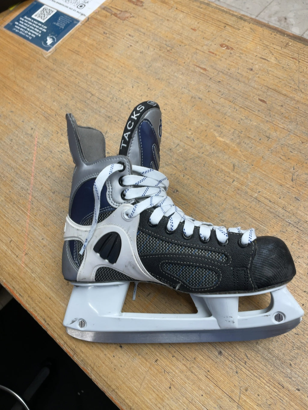 CCM 852 Super Tacks Size 7.5E Hockey Skates