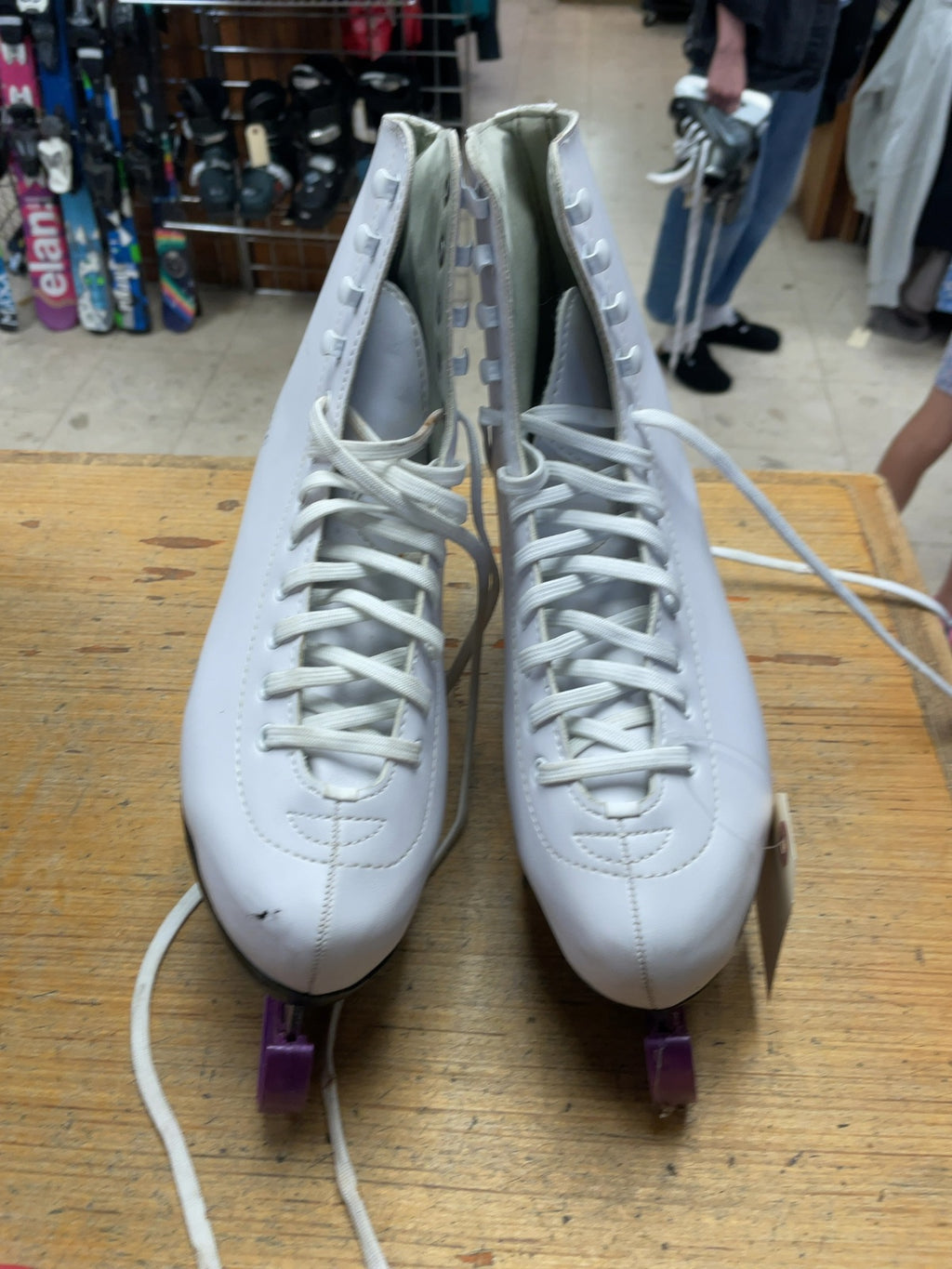 Winnwell Size 8 Figure Skates