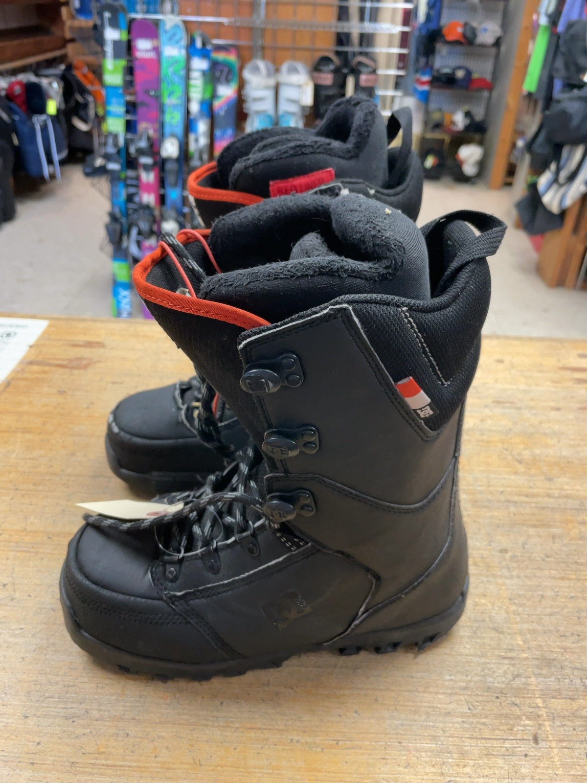 DC Rogan Size 7 Snowboard Boots