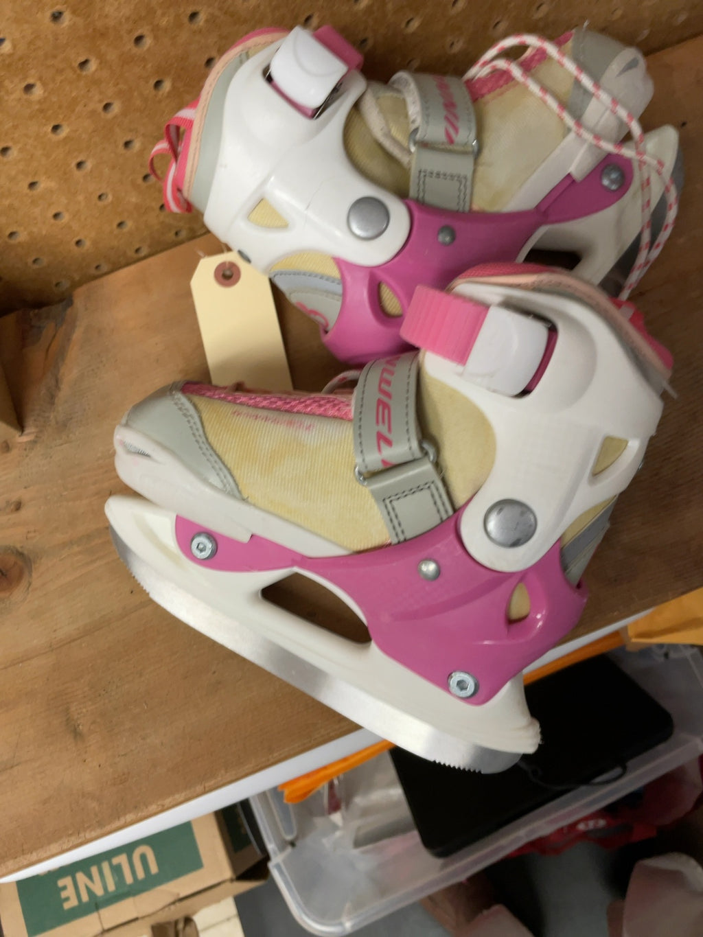 Winnwell Size 8-11 Adjustable Ice Skates Pink
