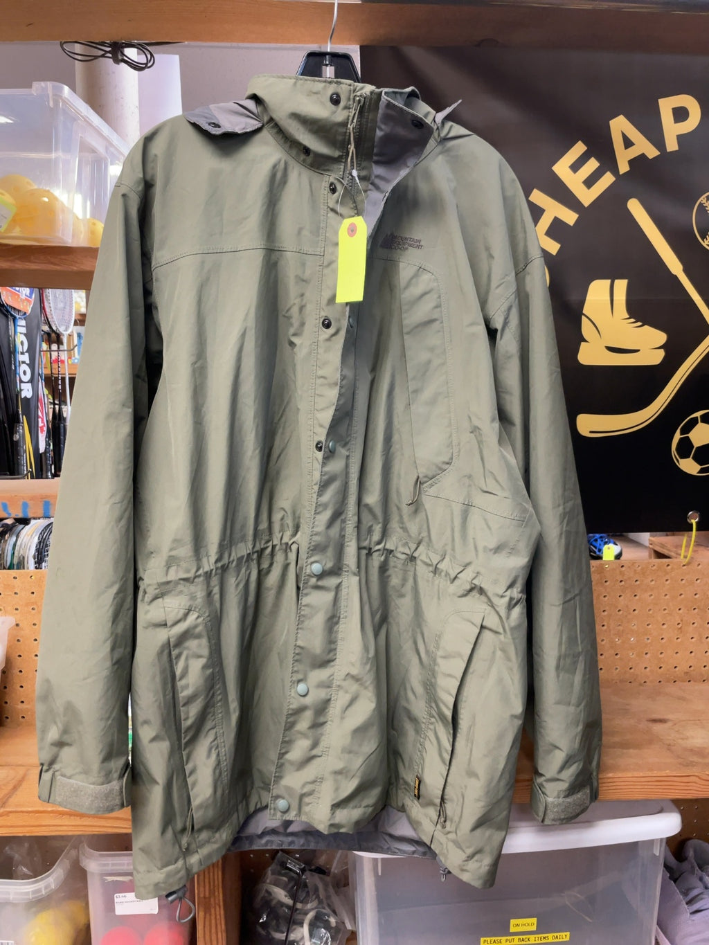 MEC Mountain Equipment Co-op Gore-Tex Rain Jacket Men's M