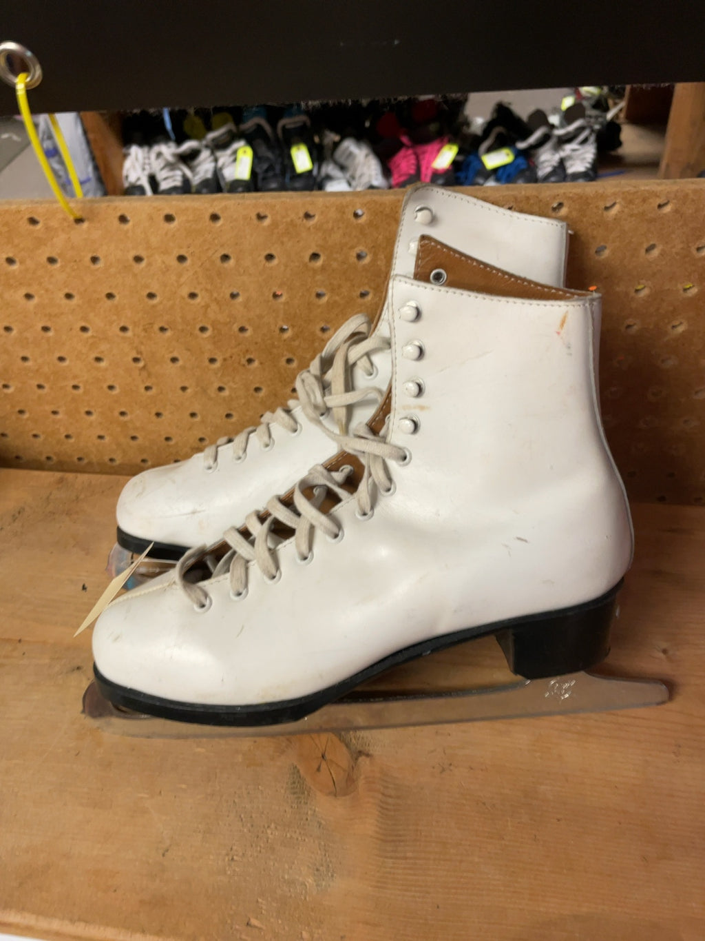 Daoust Size 7 White Figure Skates