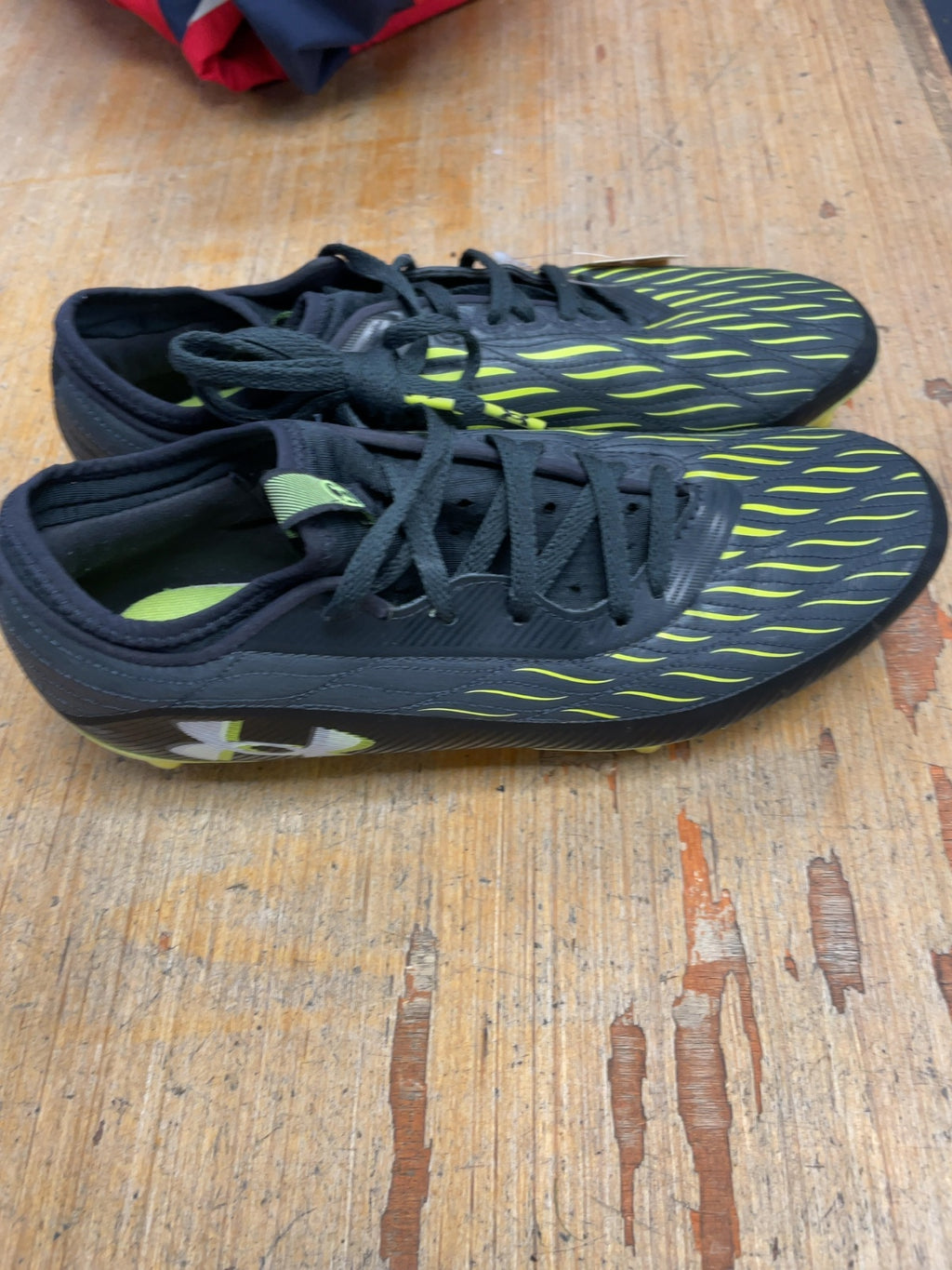 Under Armour Soccer Cleats Size 8 Black/Neon