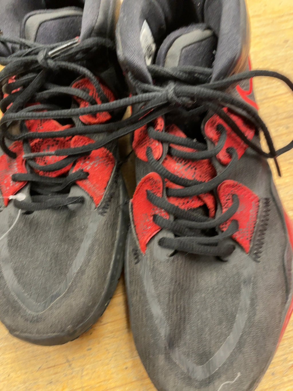 Nike Kyrie Infinity Size 9.5 Basketball Shoes - Black/Red