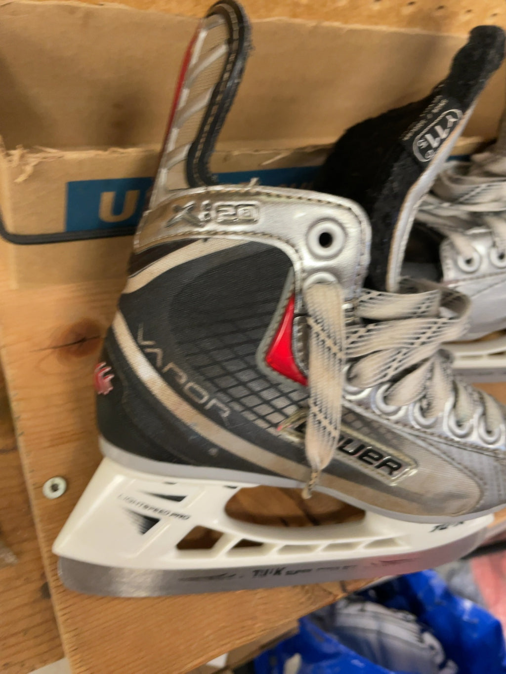 Bauer Vapor X:20 Size Y11.5 D Hockey Skates