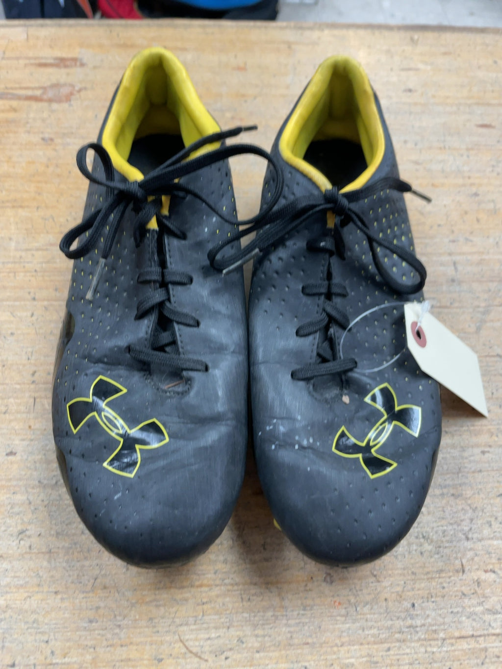 Under Armour Soccer Cleats Size 9.5