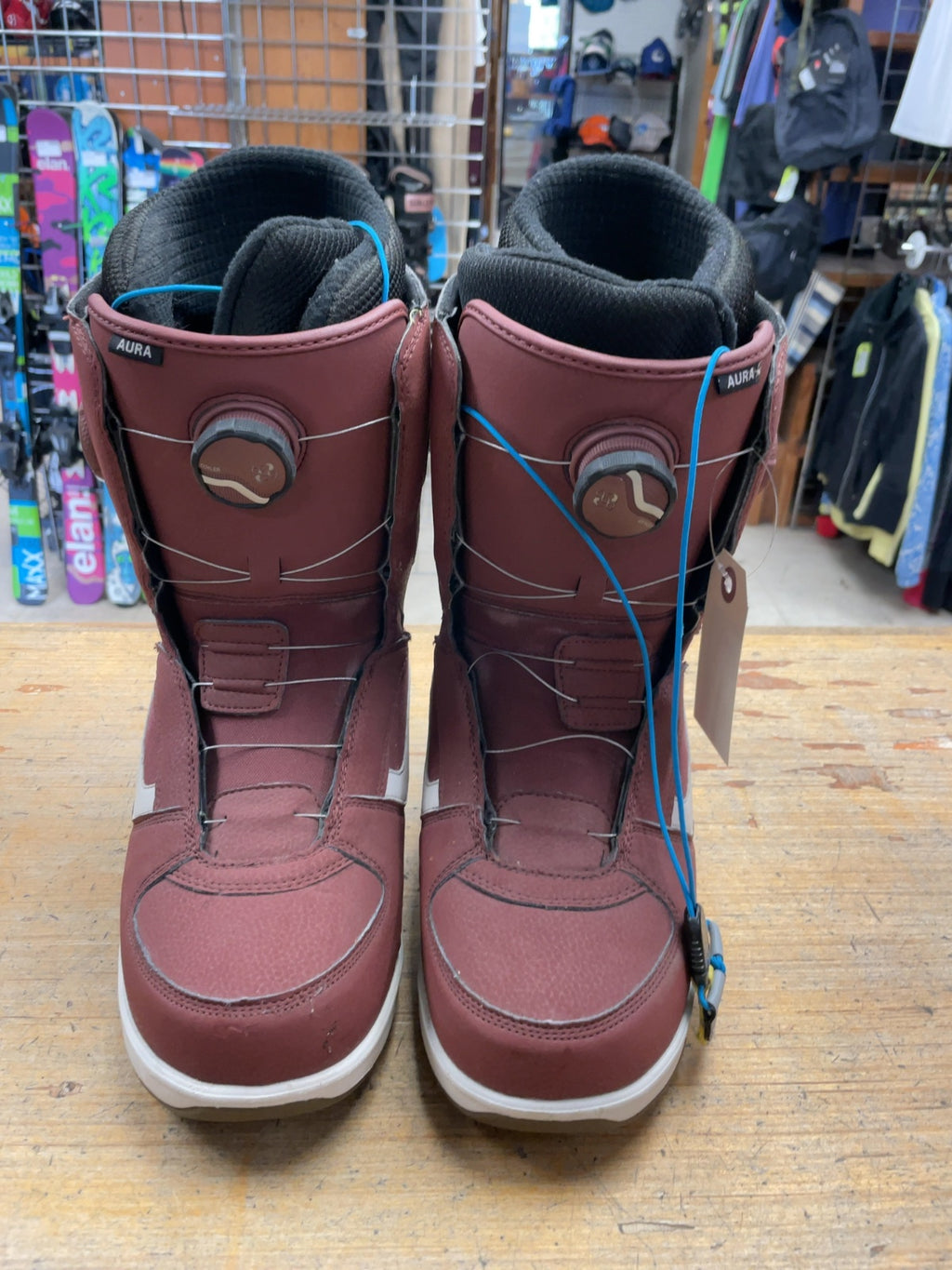 Vans Aura Size 10.5 US Snowboard Boots