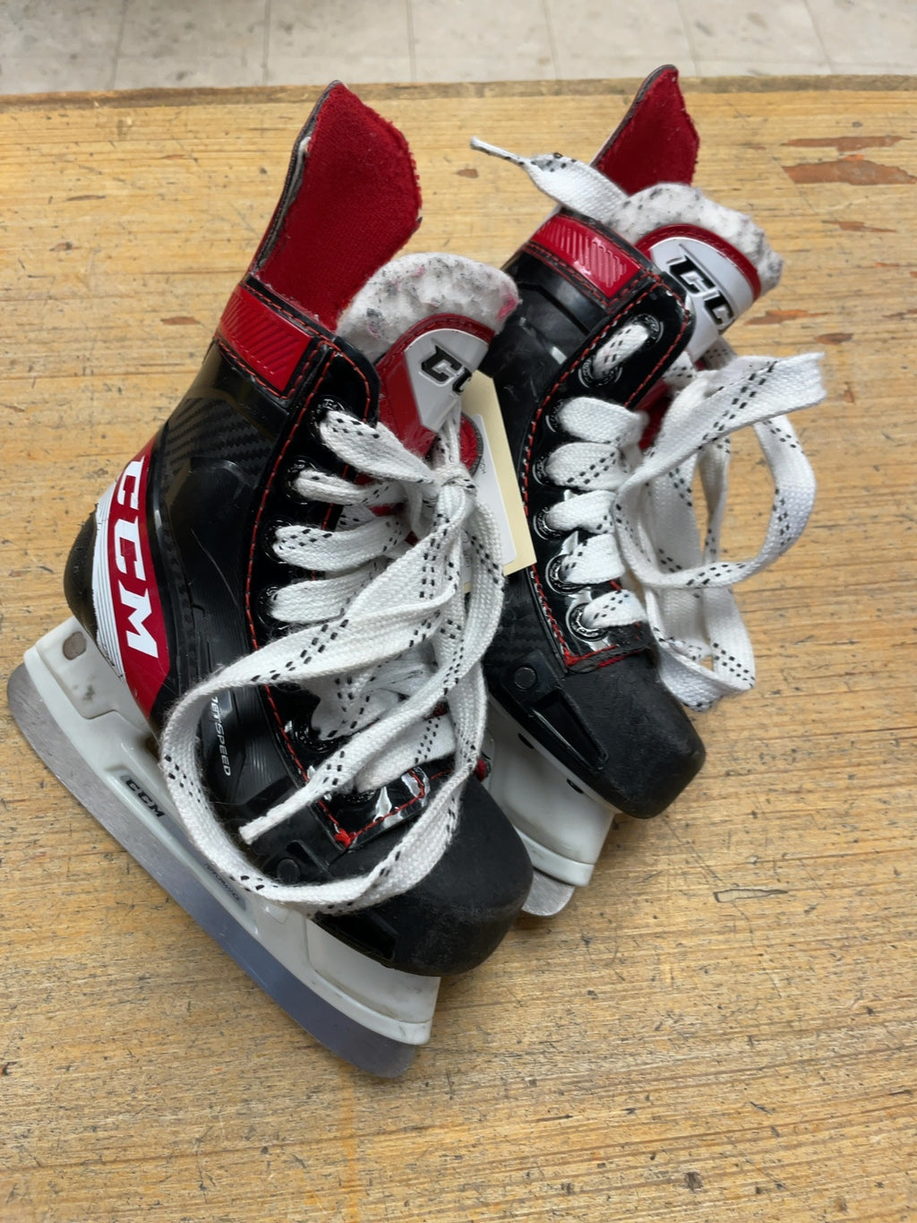 CCM JetSpeed Size 9 (Shoe 10 US) Youth Hockey Skates