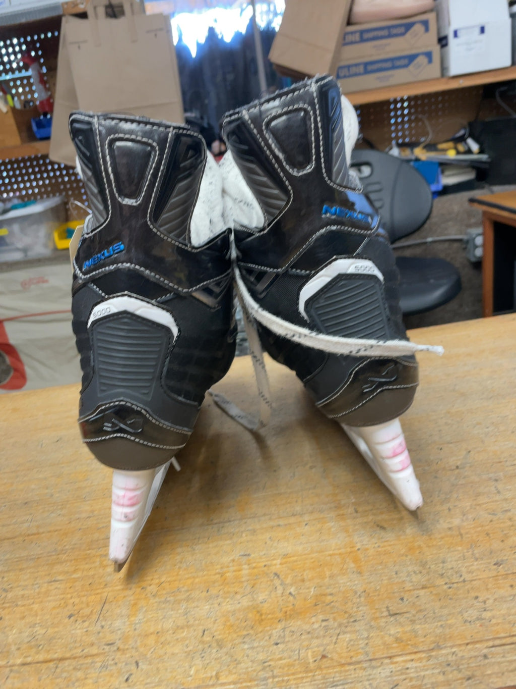 Bauer Nexus 5000 Size 8 Hockey Skates