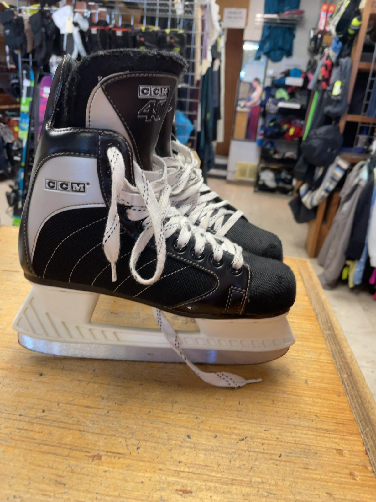 CCM 40 Size 4 Ice Hockey Skates