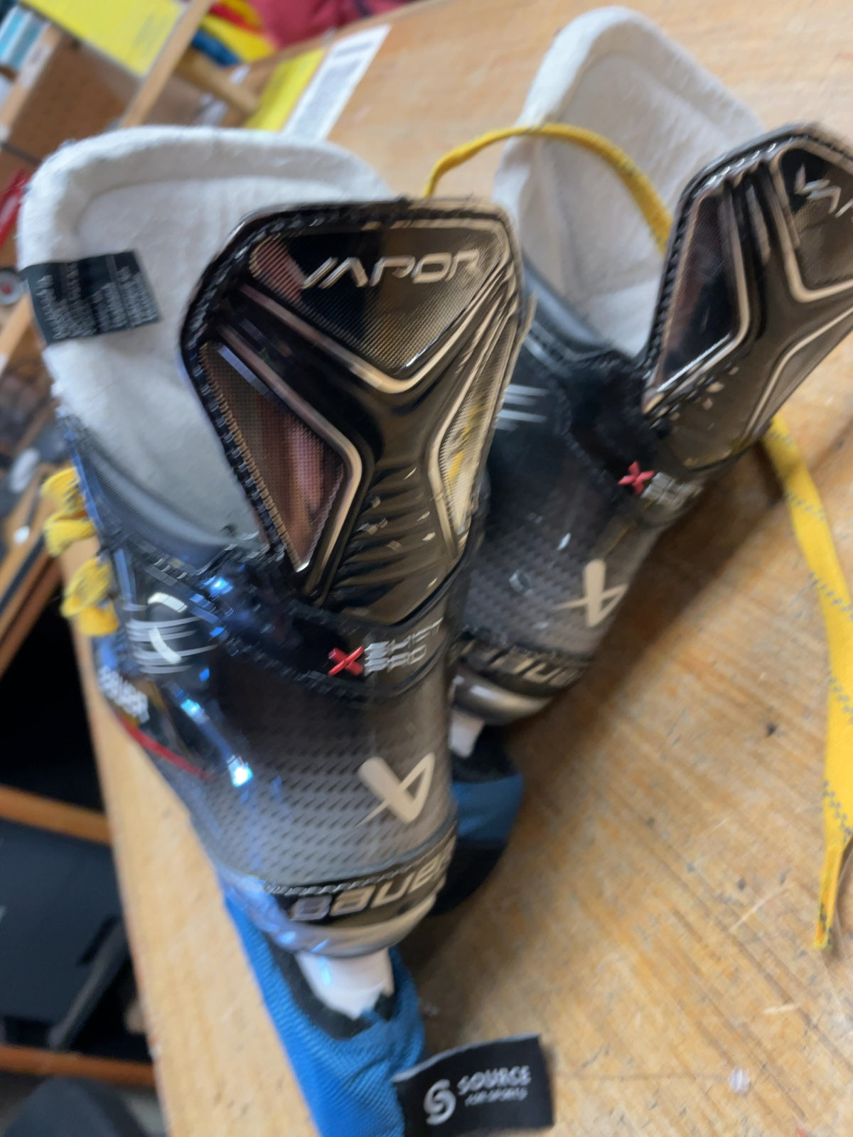 Bauer Vapor X Shift Pro Junior 3.5 D Ice Hockey Skates with Blade Guards