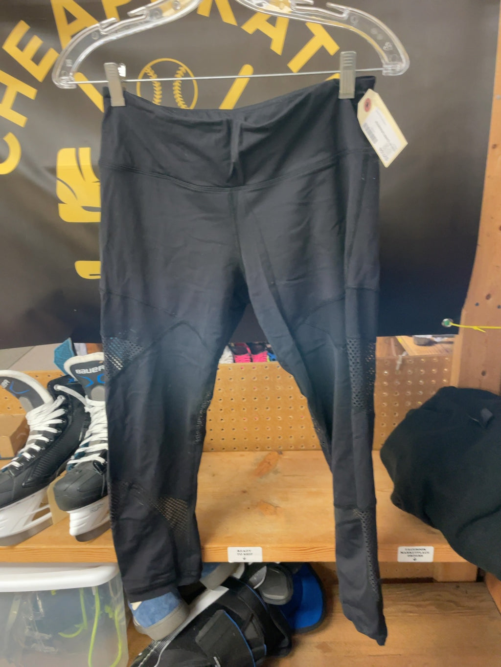 Lululemon Mesh Panel Capri Leggings Size 6 Black