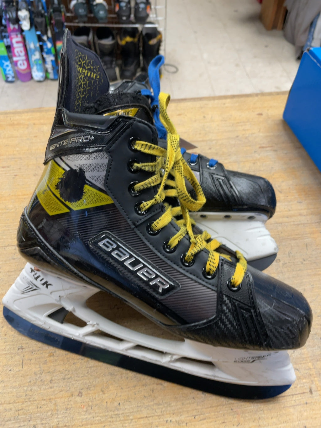 Bauer Supreme Ignite Pro+ Size 8.5 Fit 3 Ice Hockey Skates