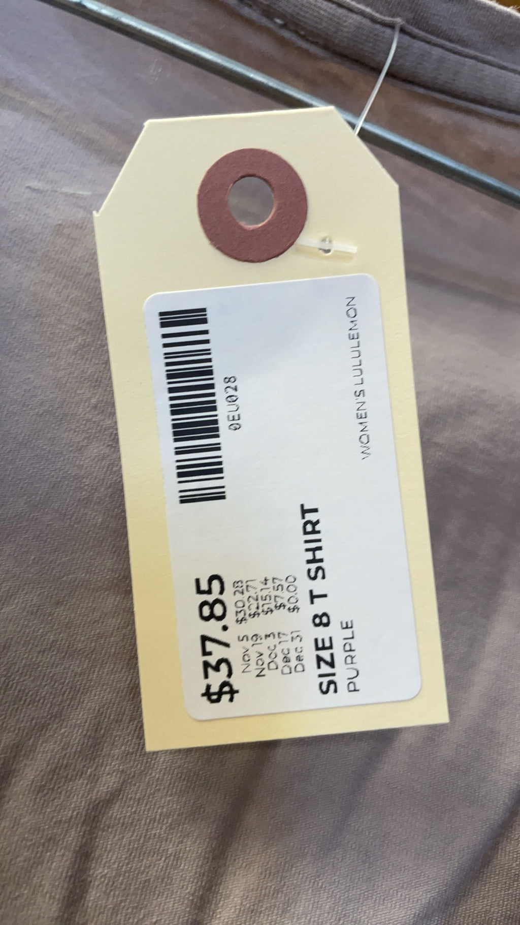 lululemon Size 8 V-Neck T-Shirt
