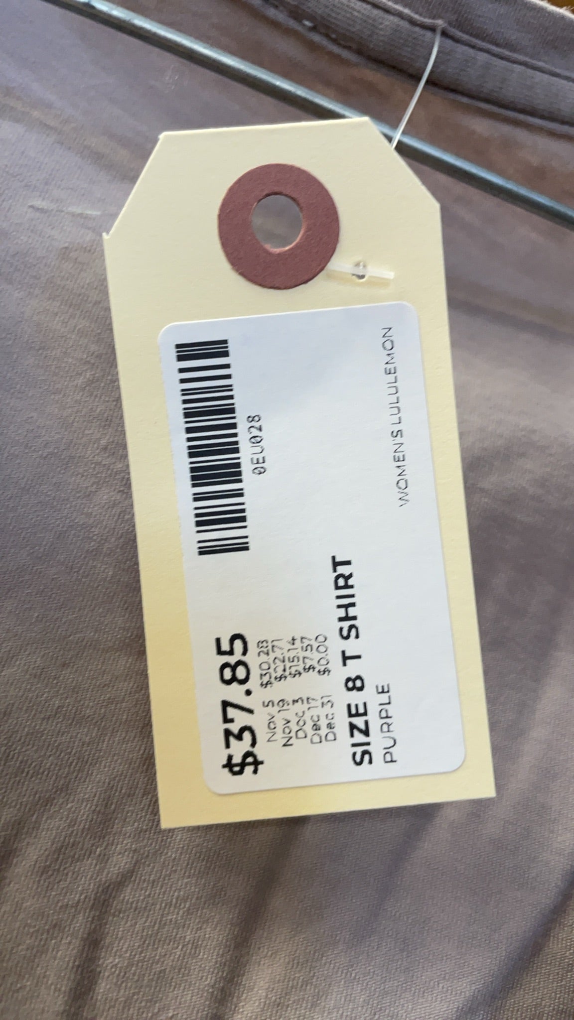lululemon Size 8 V-Neck T-Shirt