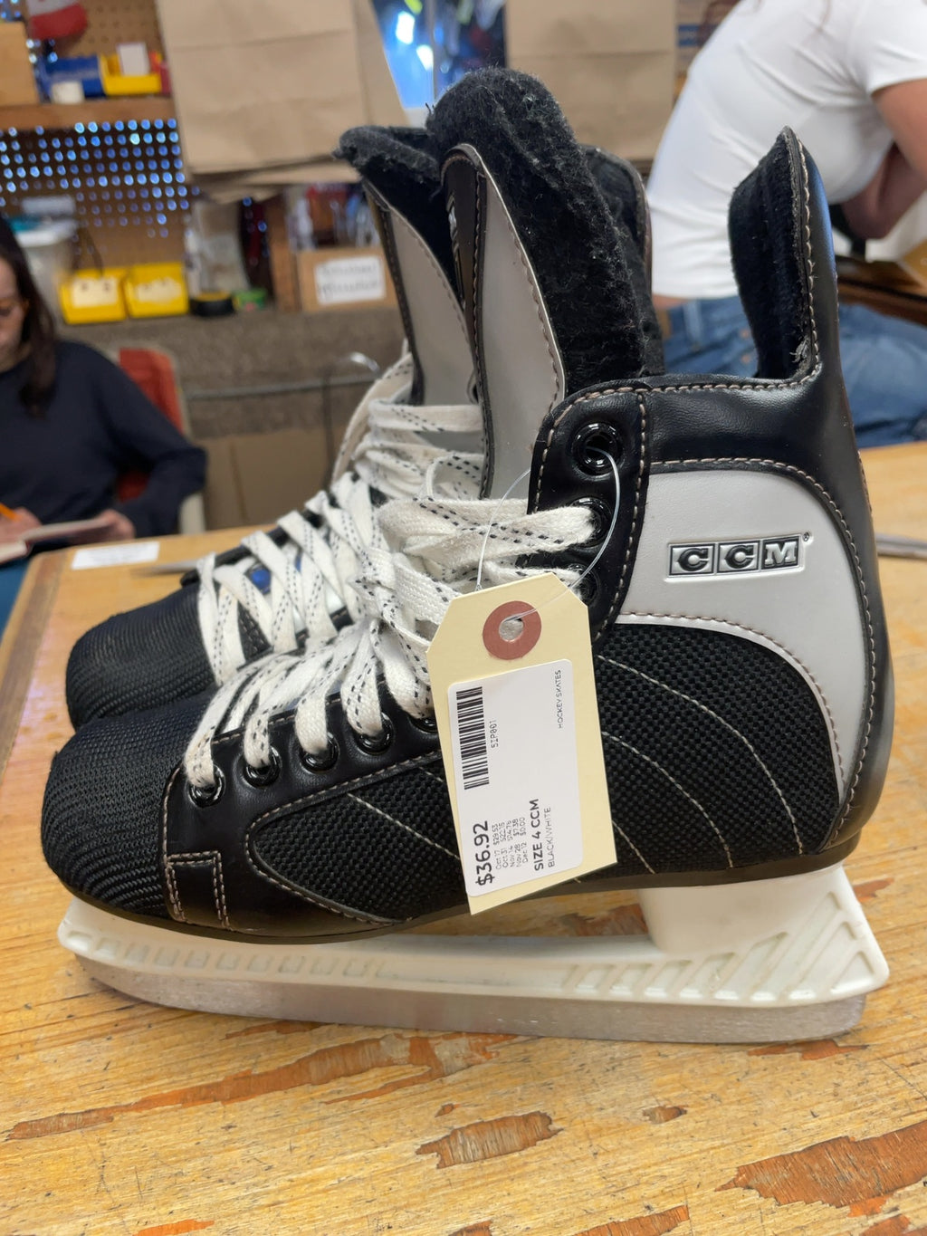 CCM 40 Size 4 Ice Hockey Skates