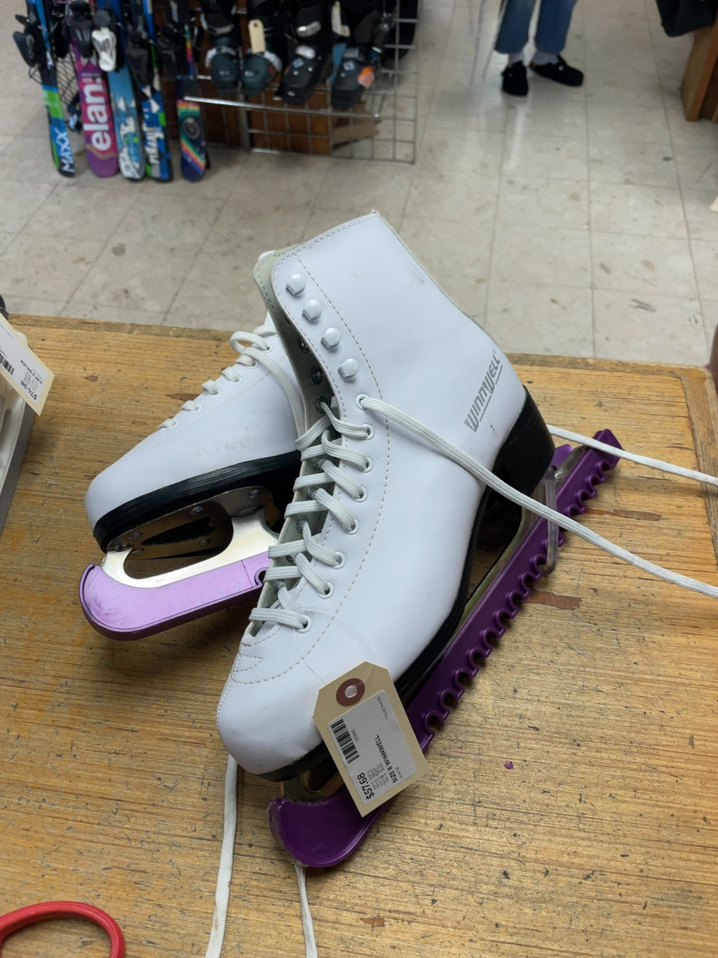 Winnwell Size 8 Figure Skates