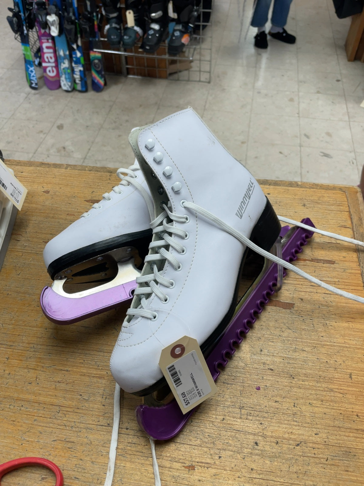 Winnwell Size 8 Figure Skates