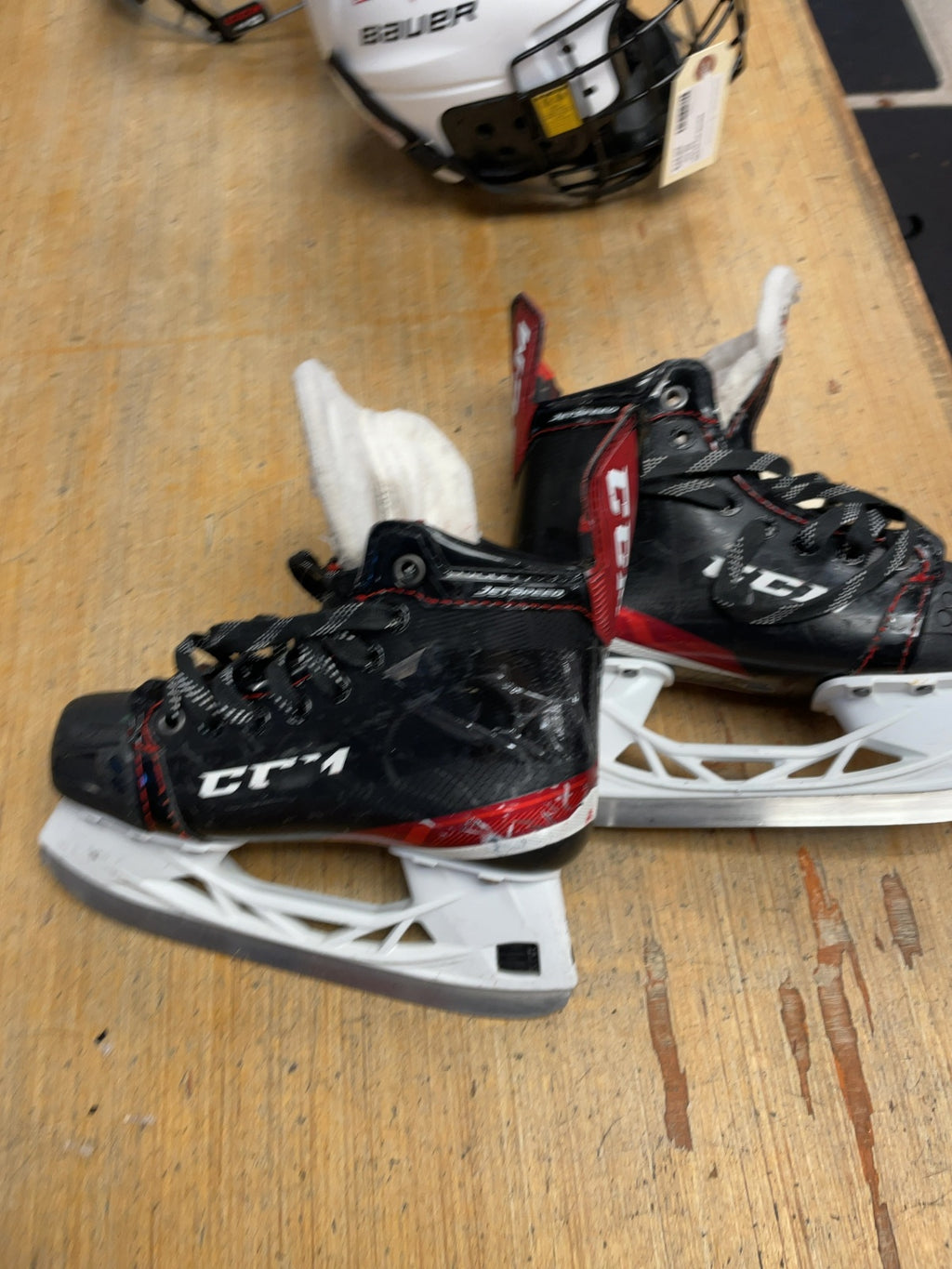 CCM JetSpeed Vibe Size 2 Hockey Skates