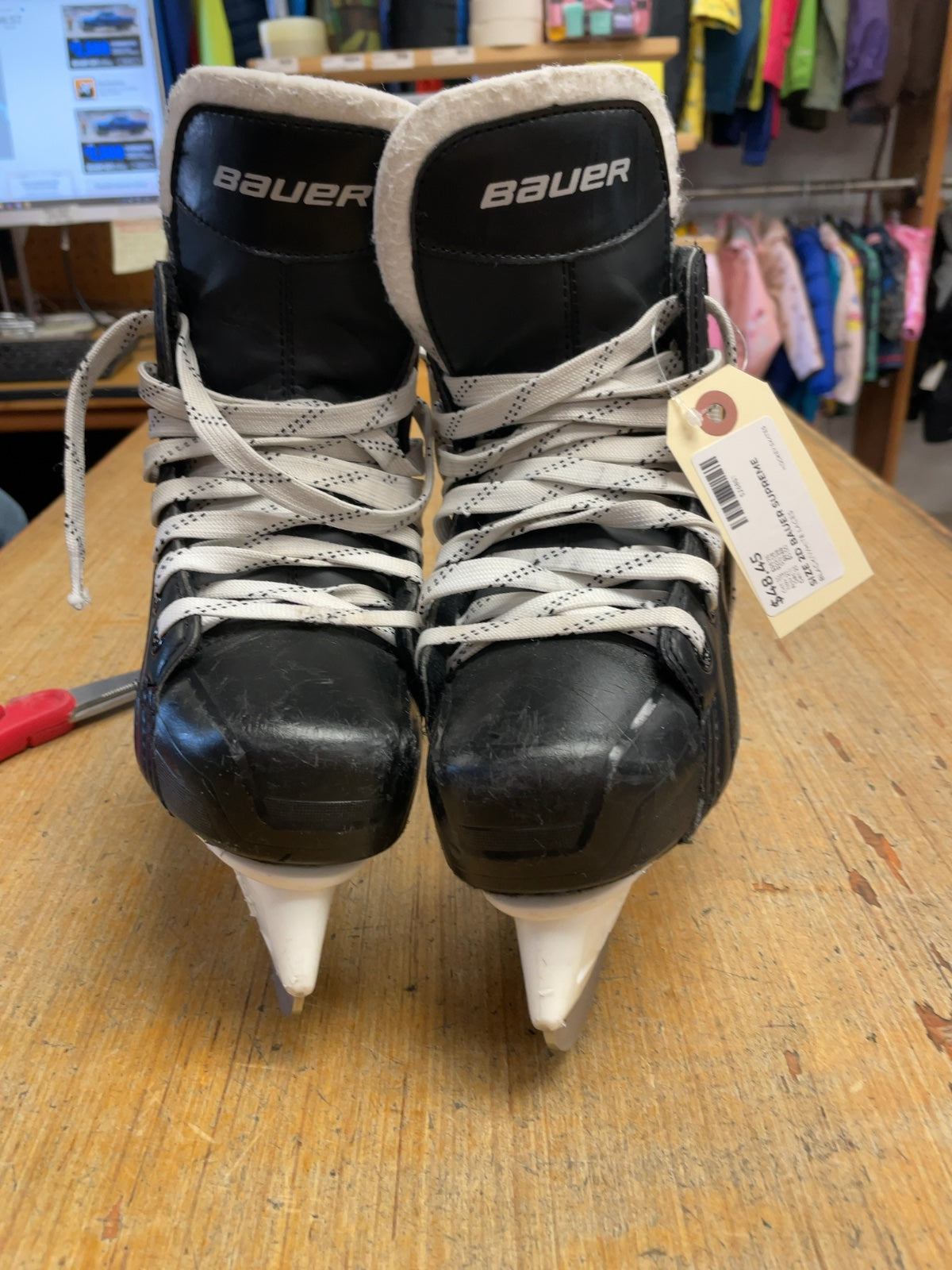 Bauer Supreme 140 Size 2R Ice Hockey Skates