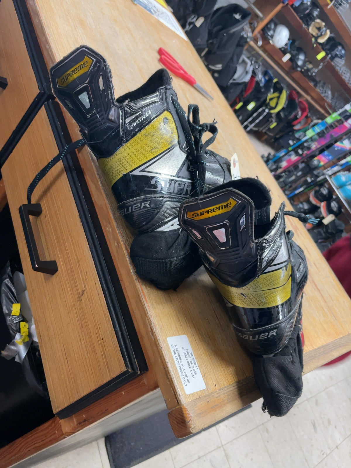 Bauer Supreme Matrix Size 3.5 Hockey Skates