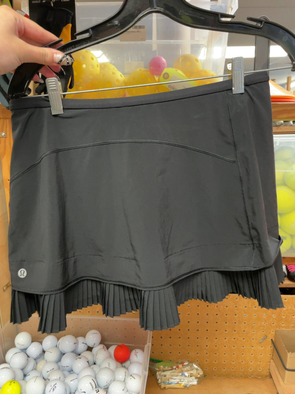 Lululemon Pace Rival Mid Rise Skirt Size 6 Black Pleated