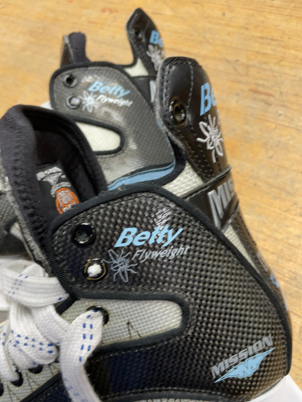 Mission Betty Flyweight Size 6.5 D Ice Hockey Skates