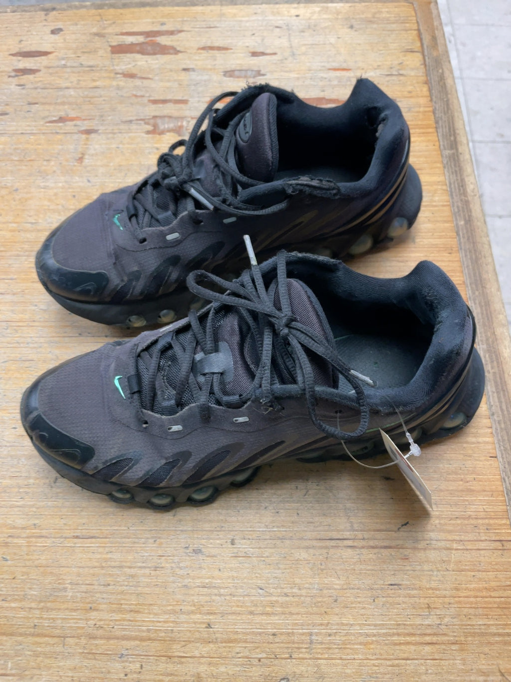 Nike Air Max Dn 6.5Y Black Running Shoes