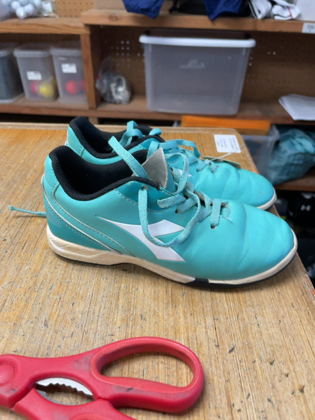 Diadora Size 1 Youth Indoor Soccer Shoes Teal/White
