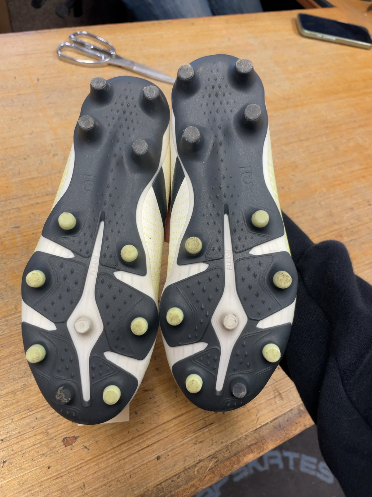 Kipsta Viralto Size 1 Soccer Cleats