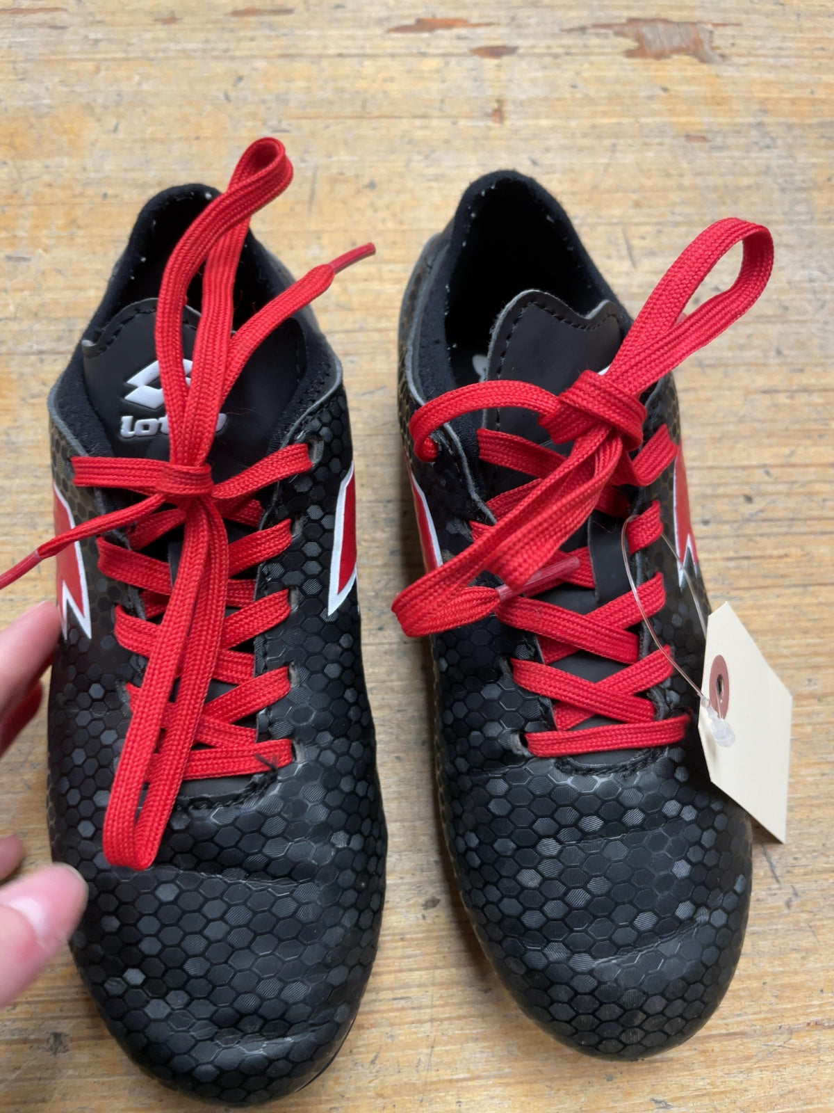 Lotto Storm Size 1 US Youth Soccer Cleats Black/Red