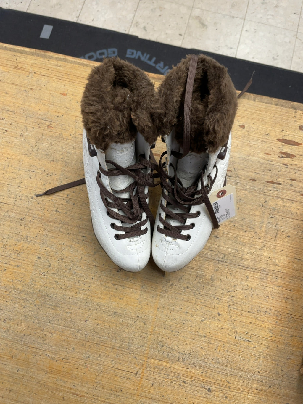 Oxelo Size 3.5 Figure Skates White / Brown Fur