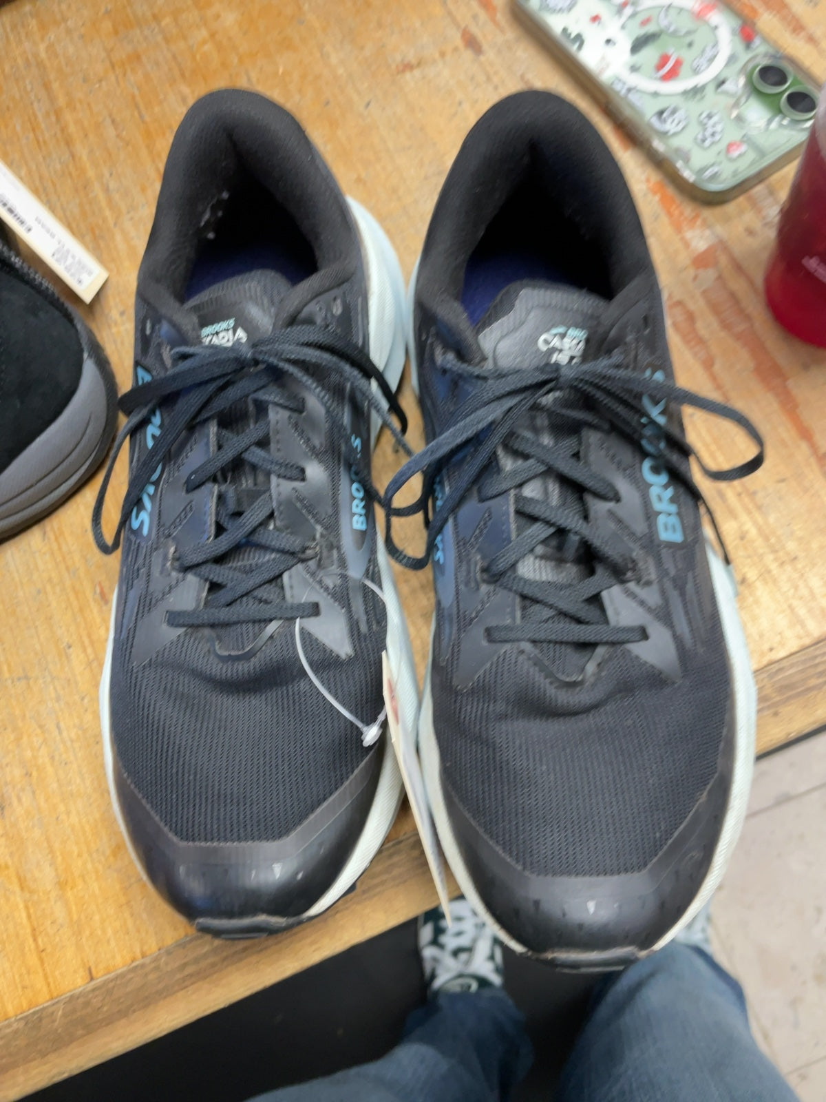 Brooks Cascadia 18 GTX Size 9 Trail Running Shoes