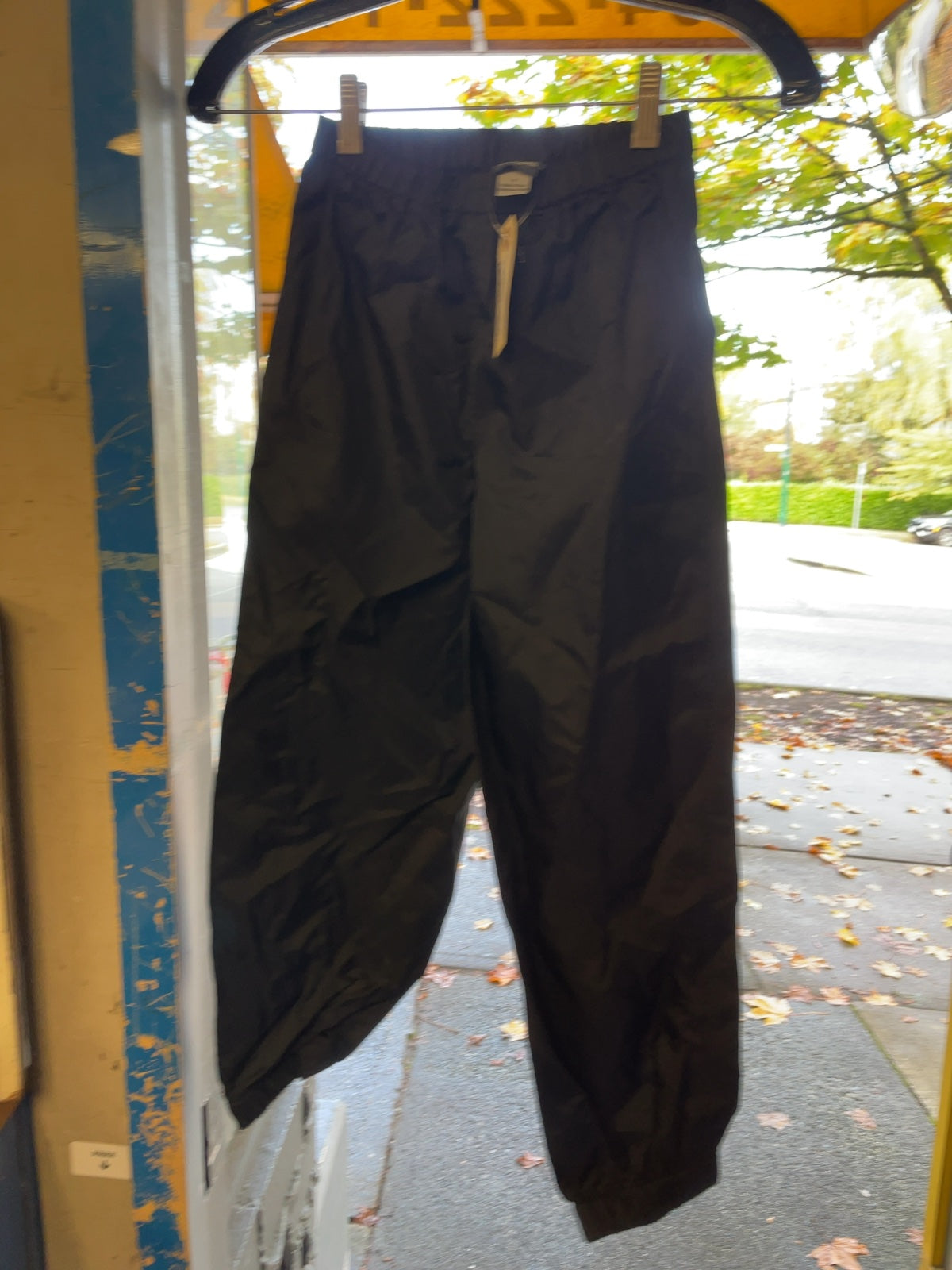 MEC Rain Pants Size 8 Youth Black