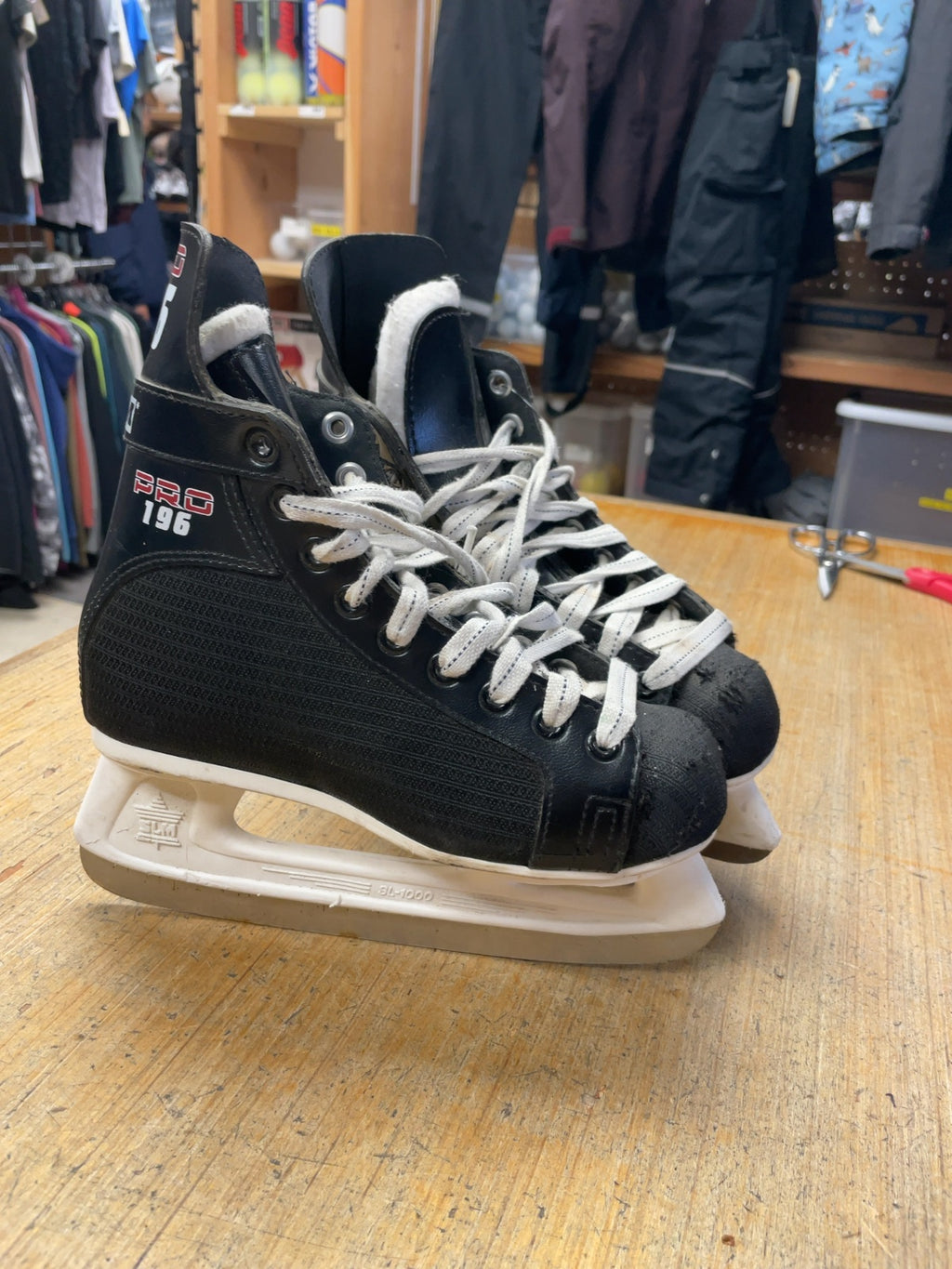 CCM Pro 196 Size 3 Hockey Skates