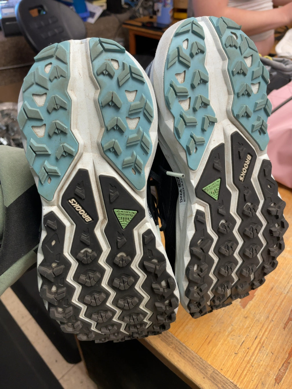 Brooks Cascadia 18 GTX Size 9 Trail Running Shoes