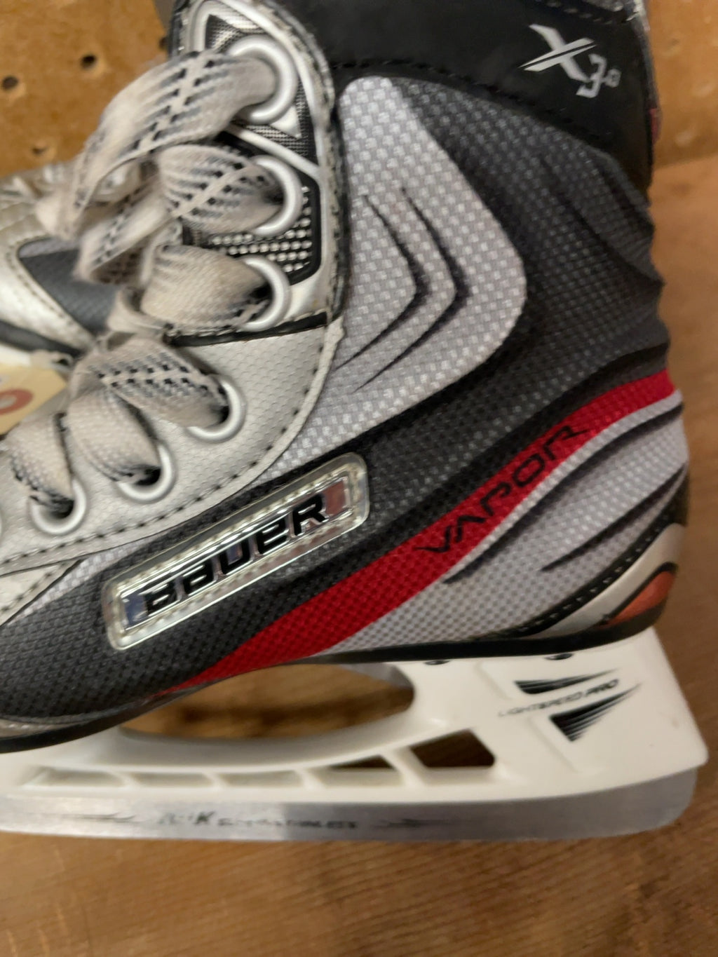 Bauer Vapor X3.0 Size Y13 Ice Hockey Skates