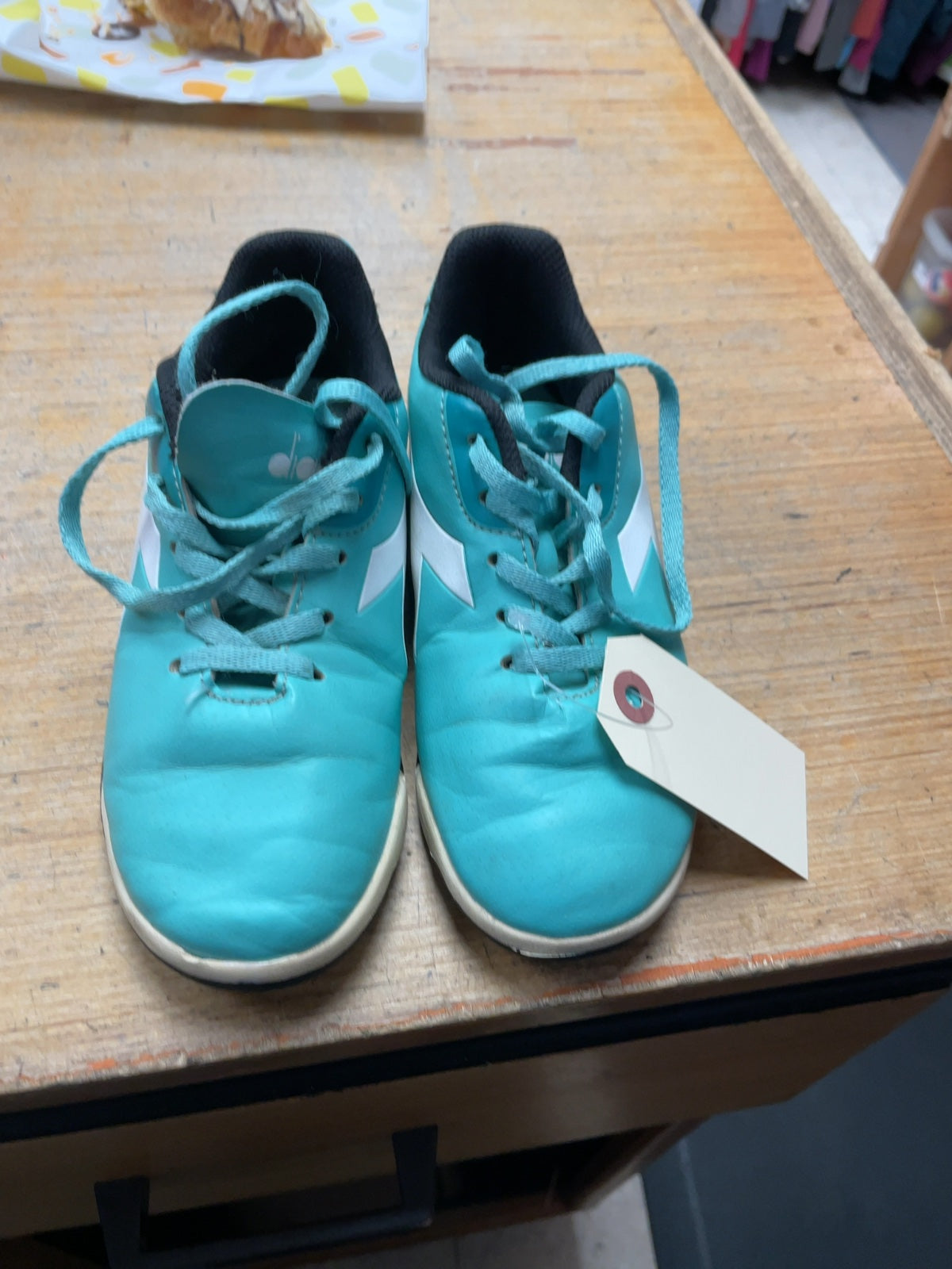 Diadora Size 1 Youth Indoor Soccer Shoes Teal/White